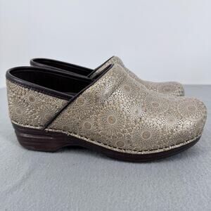 Dansko XP Floral Embossed Leather Clogs Mule Shoes 38 Gold Geometric Womens 7.5